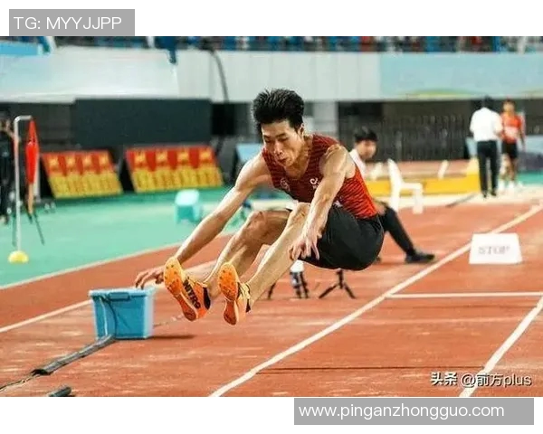 中国选手打破亚洲跳远纪录 教练感动落泪见证历史性时刻