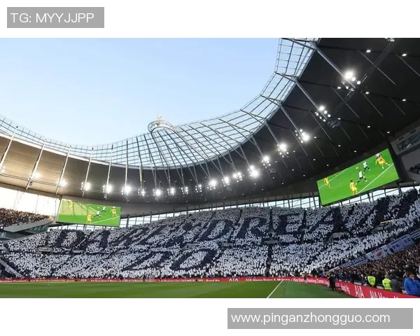 英超温情瞬间定格镜头回顾球场这一幕令无数球迷热泪盈眶